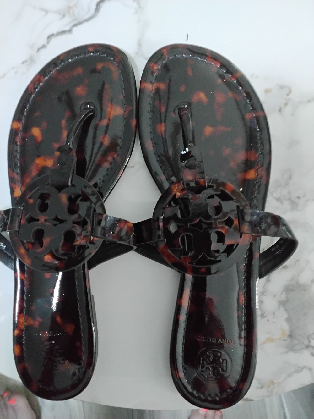 Tory Burch Tortoiseshell Patent Thong Sandals - Black/Brown